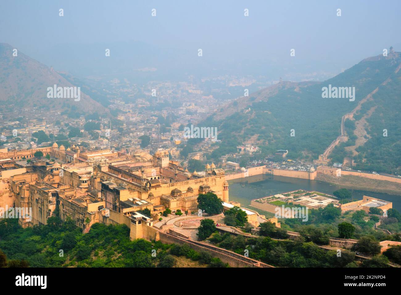 Blick auf Amer Amber Fort und Maota See, Rajasthan, Indien Stockfoto