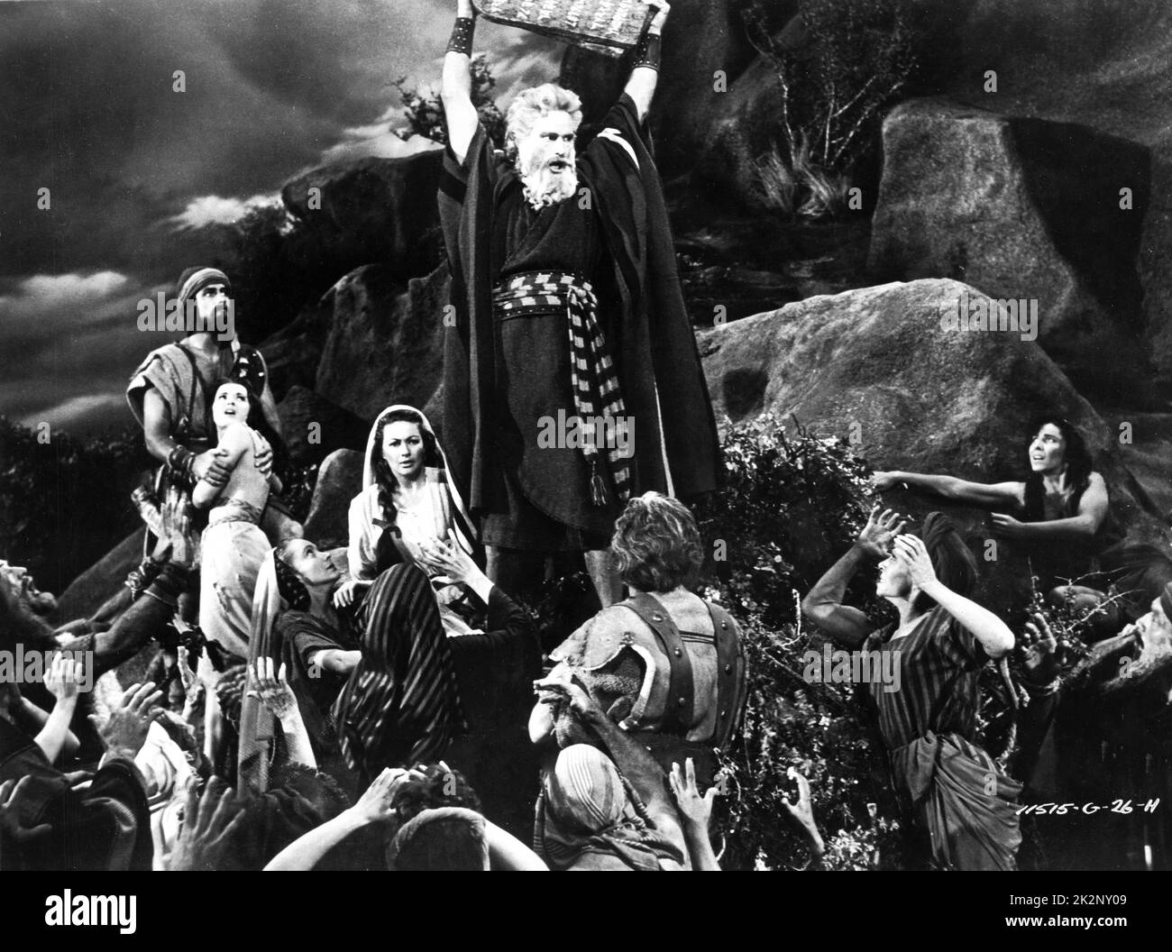 JOHN DEREK DEBRA PAGET YVONNE DE CARLO und CHARLTON HESTON in DEN ZEHN GEBOTEN 1956 Regisseur CECIL B. DeMille Motion Pictures Associates / Paramount Pictures Stockfoto