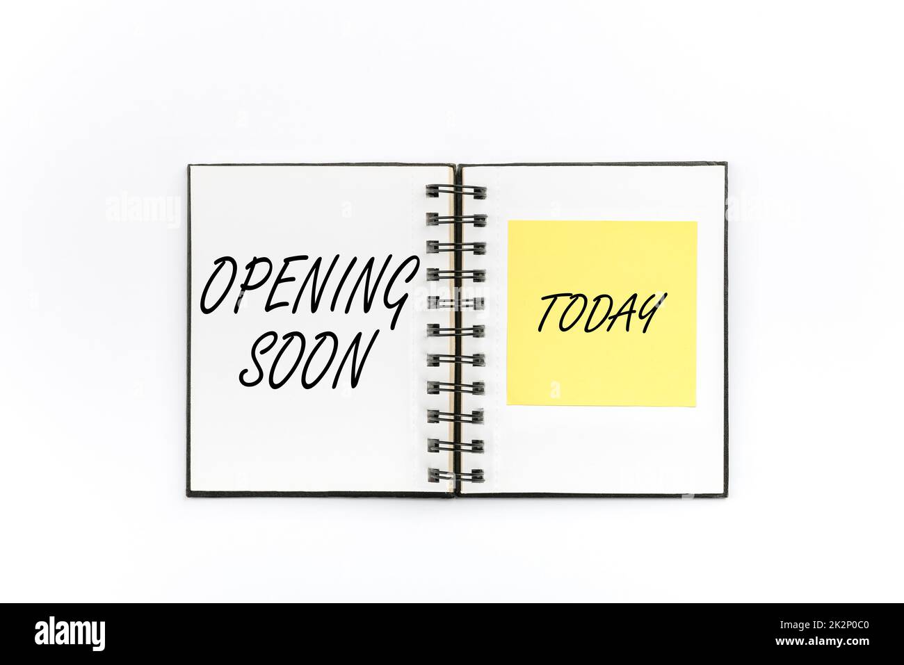 Schild mit der Aufschrift „Eröffnung in Kürze“. Word für die Veröffentlichung oder den öffentlichen Zugriff jederzeit verfügbar sein in Kürze Blitzy School Office Supplies, Teaching Learning Collections, Writing Tools Stockfoto