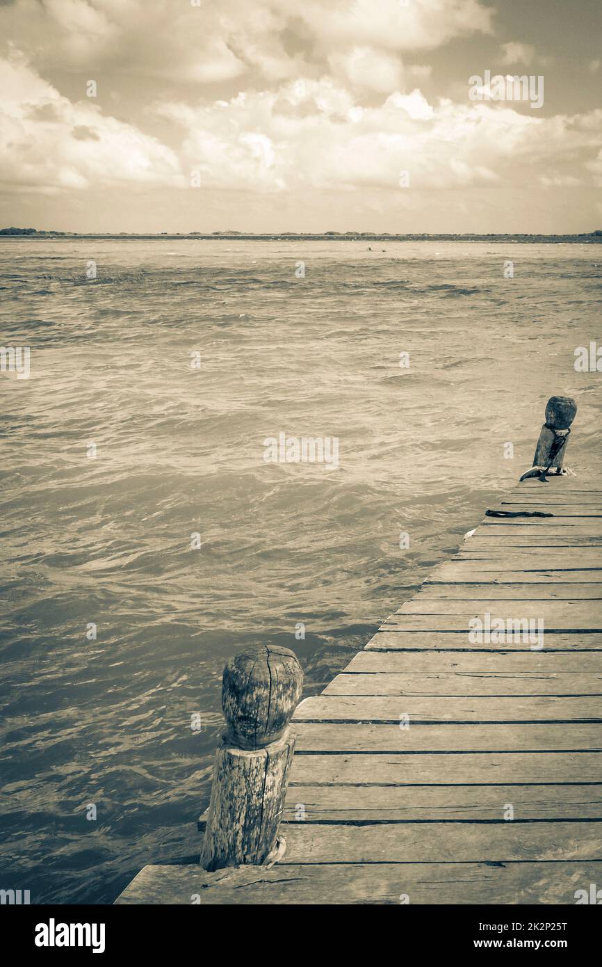 Muyil Lagoon Panorama Anlegestelle für Bootsfahrt türkisfarbenes Wasser Mexiko. Stockfoto