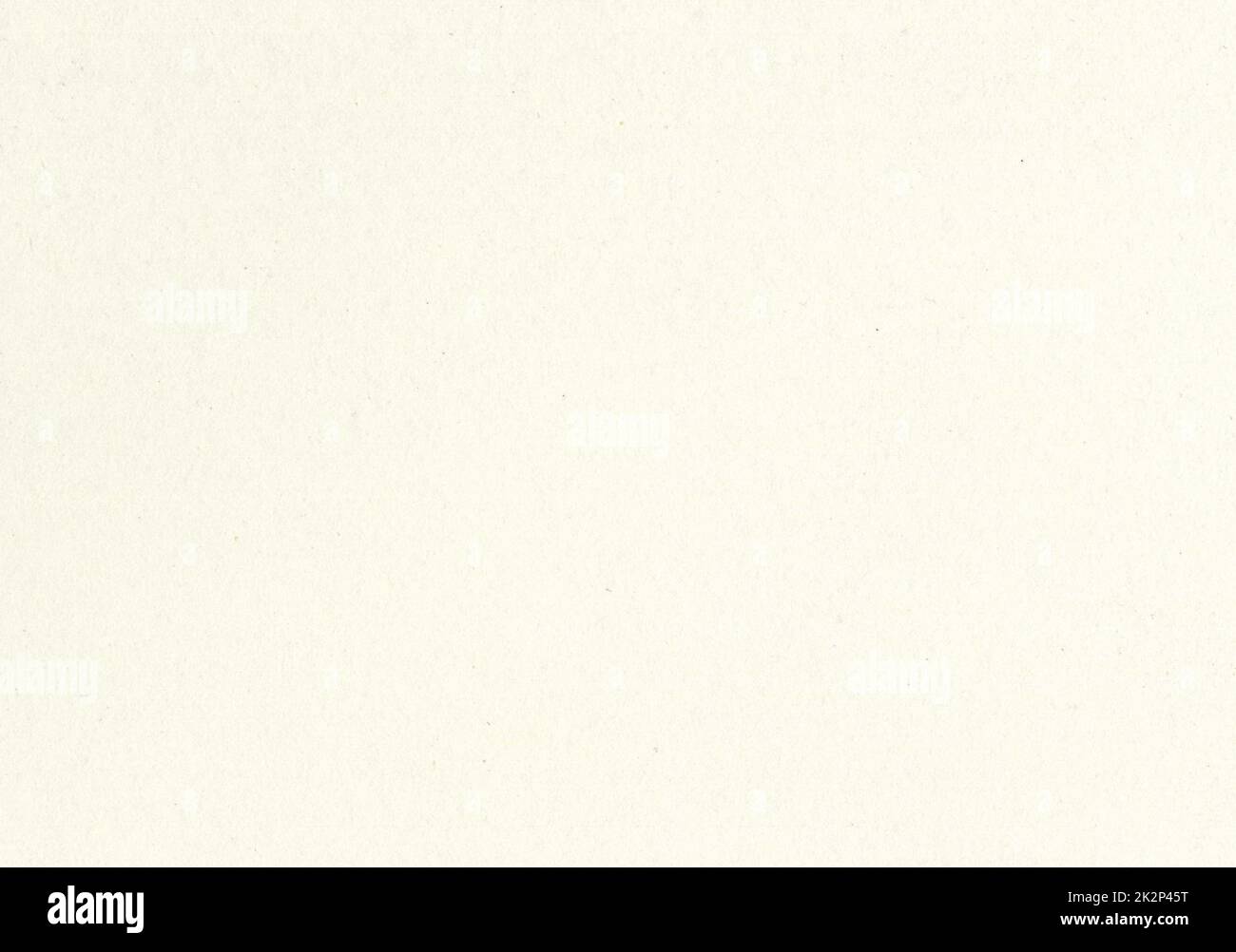 Hochauflösender Zoom Nahaufnahme altes helles Beige Papierstruktur Hintergrundscan mit feinkörniger Faser und Staubpartikeln Glättes, ungestrichenes, gealtertes Papier für Tapeten und Materialmodelle Stockfoto