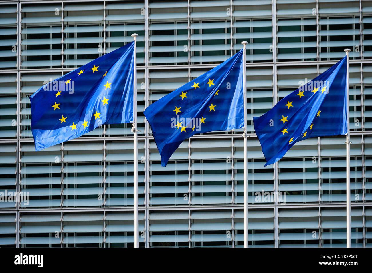 EU-Flaggen vor der Europäischen Kommission Stockfoto