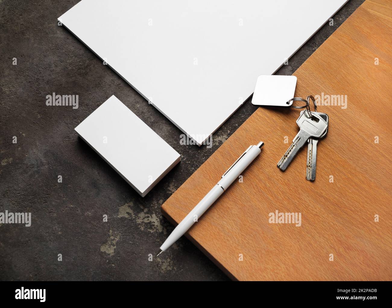 Leeres Schreibpapier, Schlüssel Stockfoto
