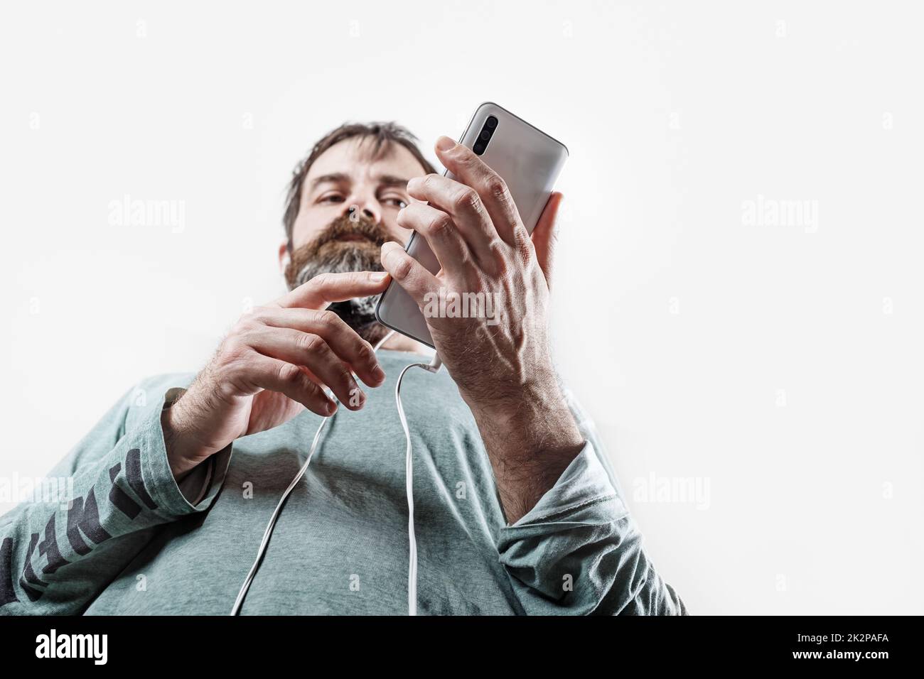 Der Mensch nutzt das Smartphone Stockfoto