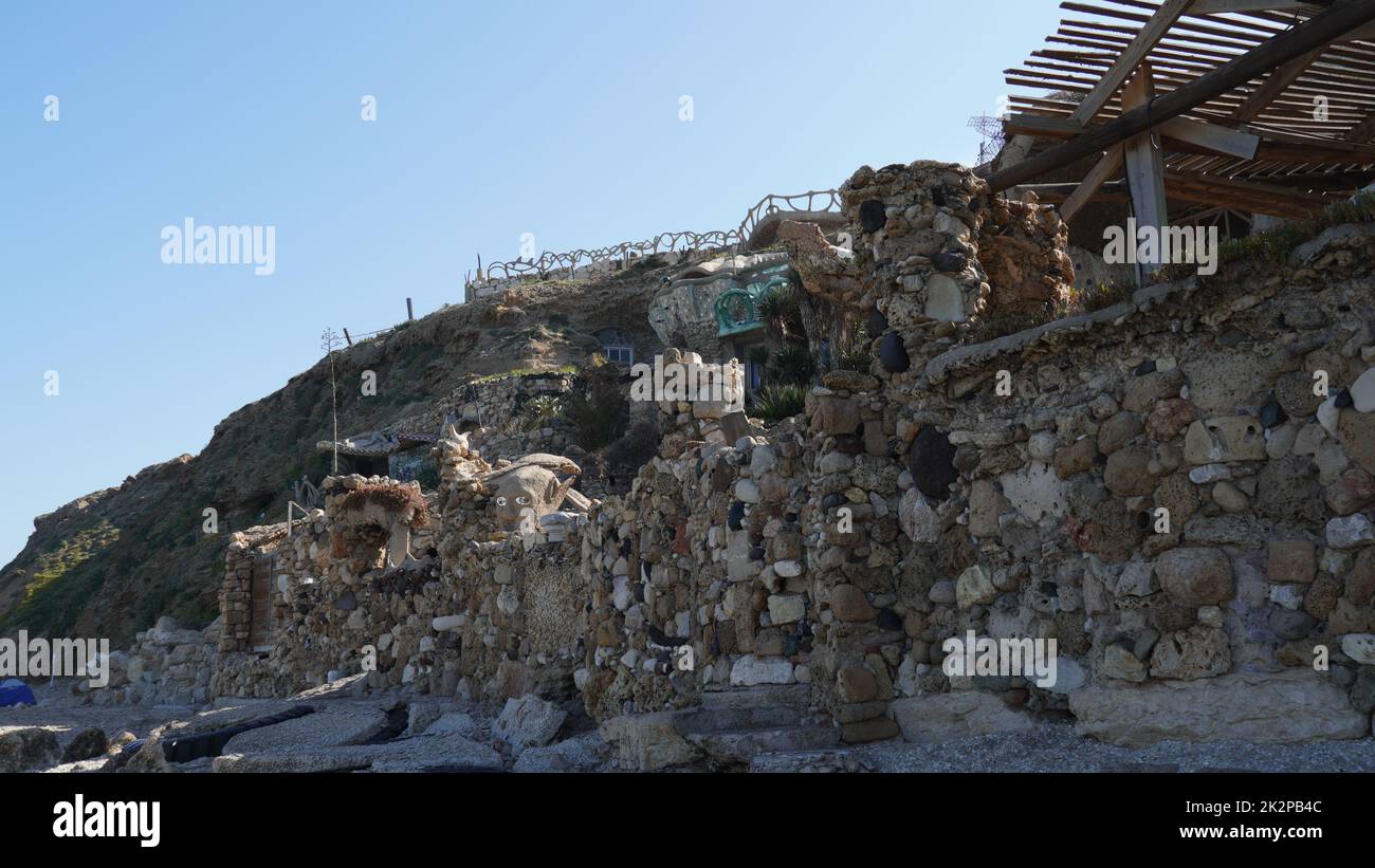 Herzliya, Israel - 15. April 2019: Einsiedlerhaus von Herzliya an der Mittelmeerküste erbaut Stockfoto