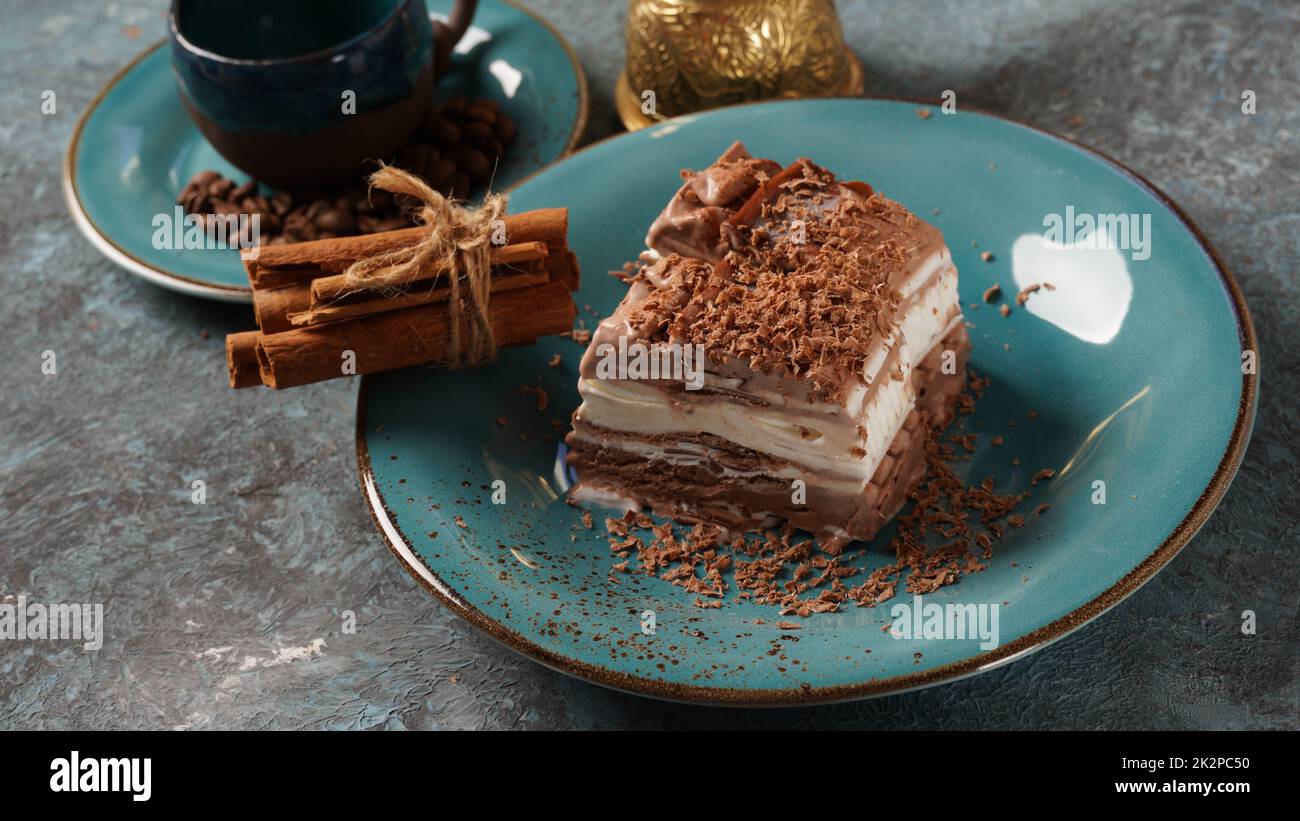 Schokolade und Vanille aromatisiertes pflanzliches Speiseeis mit Zakao Stockfoto