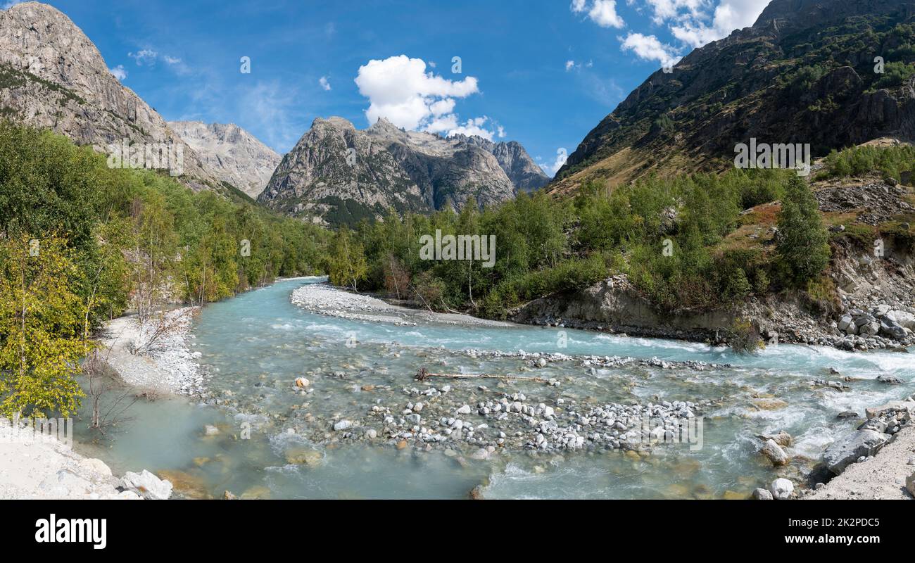 Der Fluss La Veneon, Saint-Christophe-en-Oisans, Französische Alpen. Stockfoto