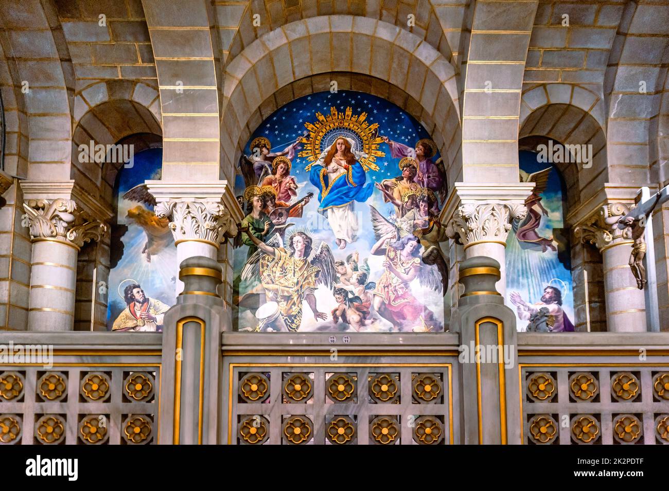 Krypta der Almudena-Kathedrale, Madrid, Spanien, 2022. Alamy Exklusiv Stockfoto