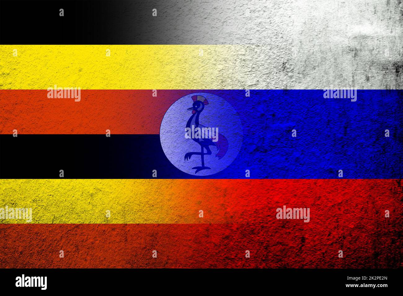 Nationalflagge der Russischen Föderation mit der Republik Uganda Nationalflagge. Grungen Hintergrund Stockfoto