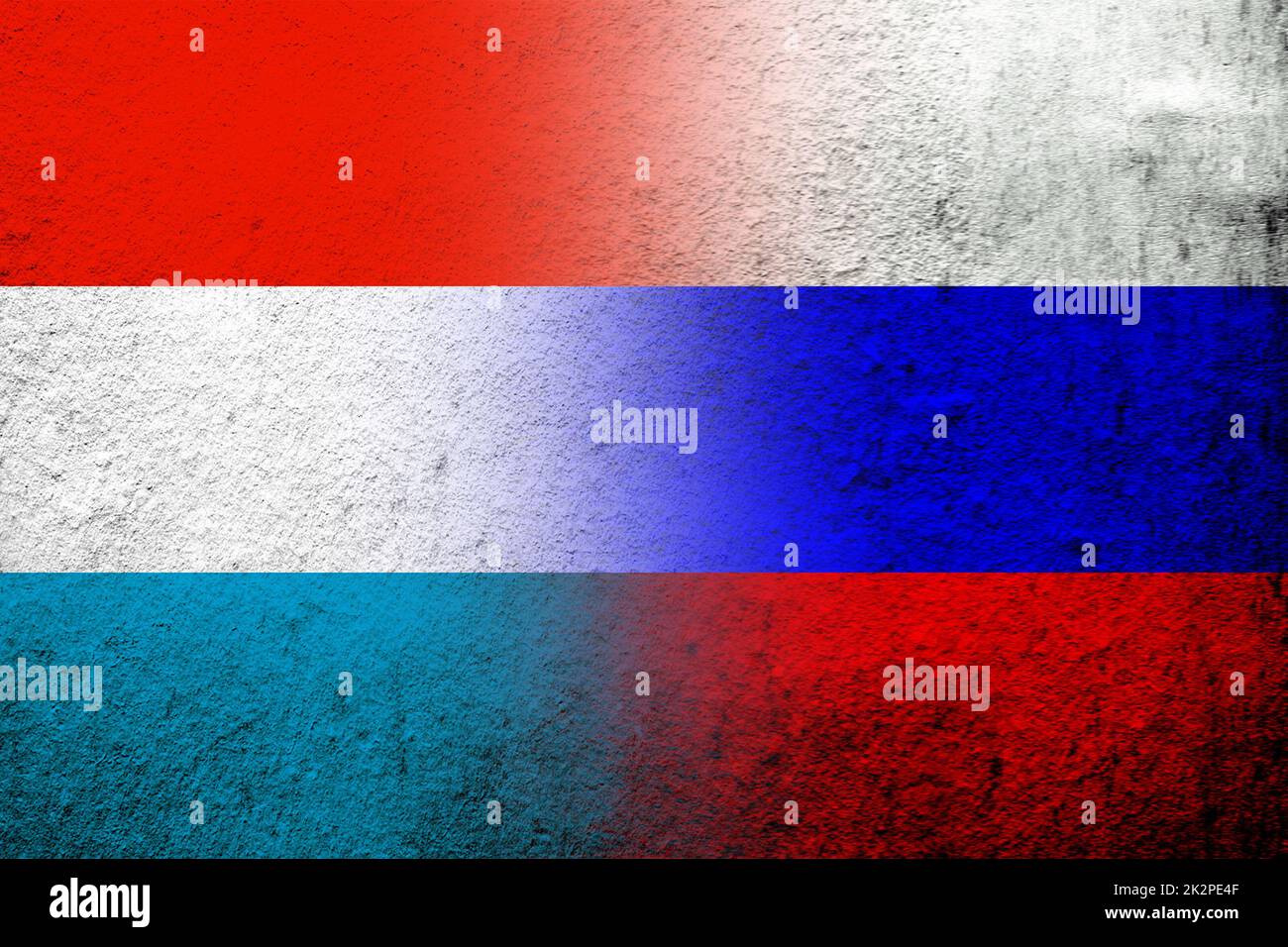 Nationalflagge der Russischen Föderation mit dem Großherzogtum Luxemburg Nationalflagge. Grungen Hintergrund Stockfoto