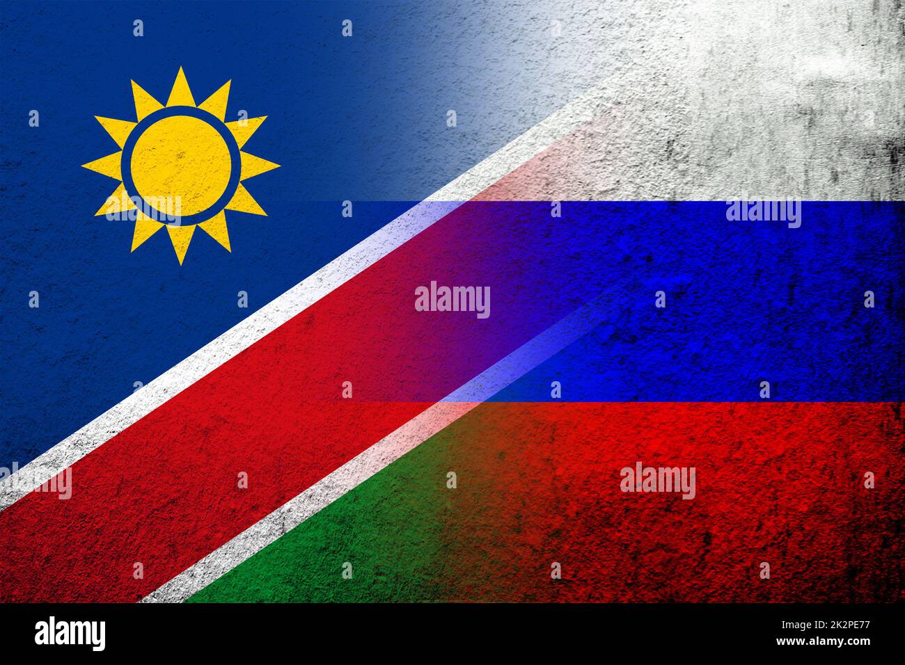 Nationalflagge der Russischen Föderation mit der Republik Namibia Nationalflagge. Grungen Hintergrund Stockfoto