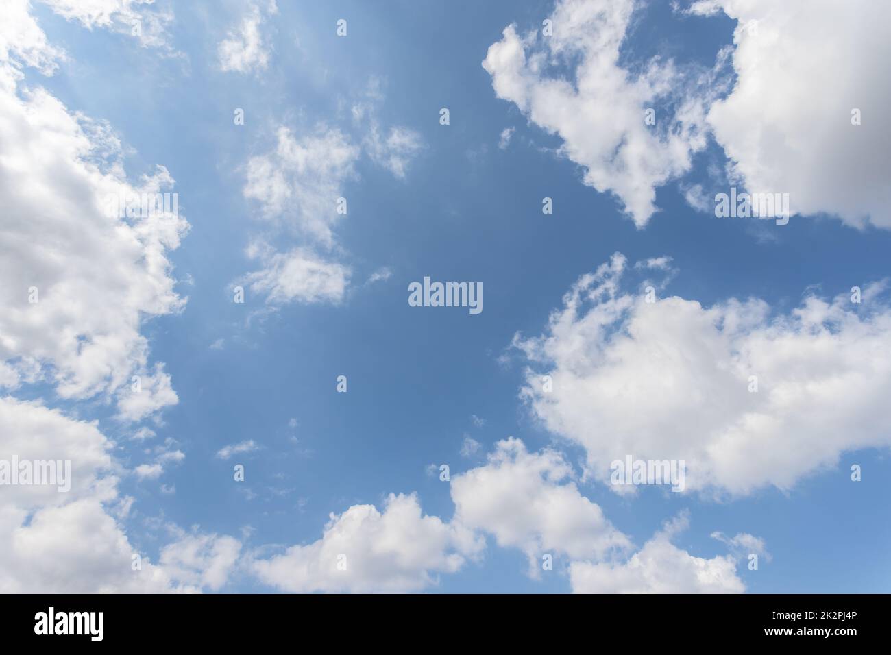 Blauer Himmelshintergrund Stockfoto