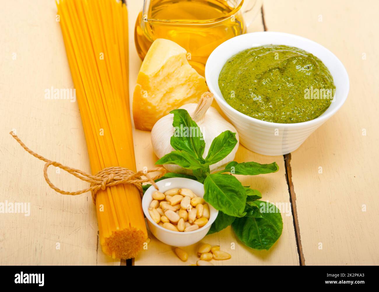 Traditionelle Basilikum Pesto Pasta Zutaten Stockfoto