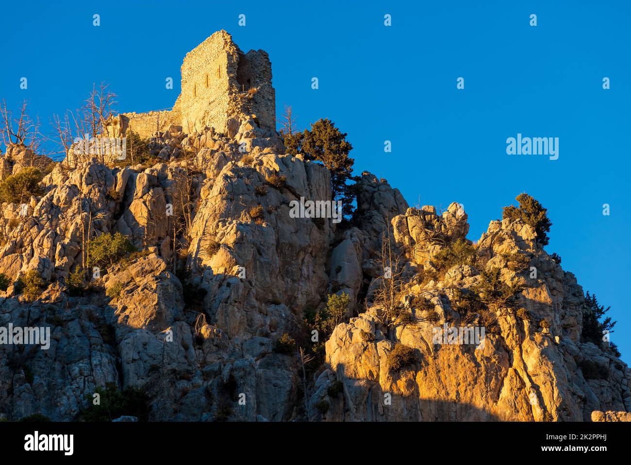 Prinz Johns Turm bei Sonnenuntergang. Schloss St. Hilarion. Bezirk Kyrenia, Zypern Stockfoto