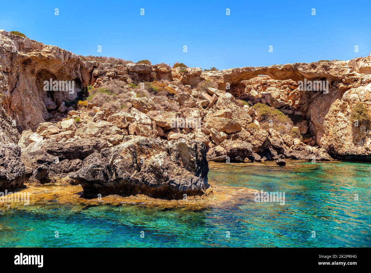 Ayia Napa Meereshöhlen in der Nähe von Cape Greco. Bezirk Famagusta. Zypern Stockfoto