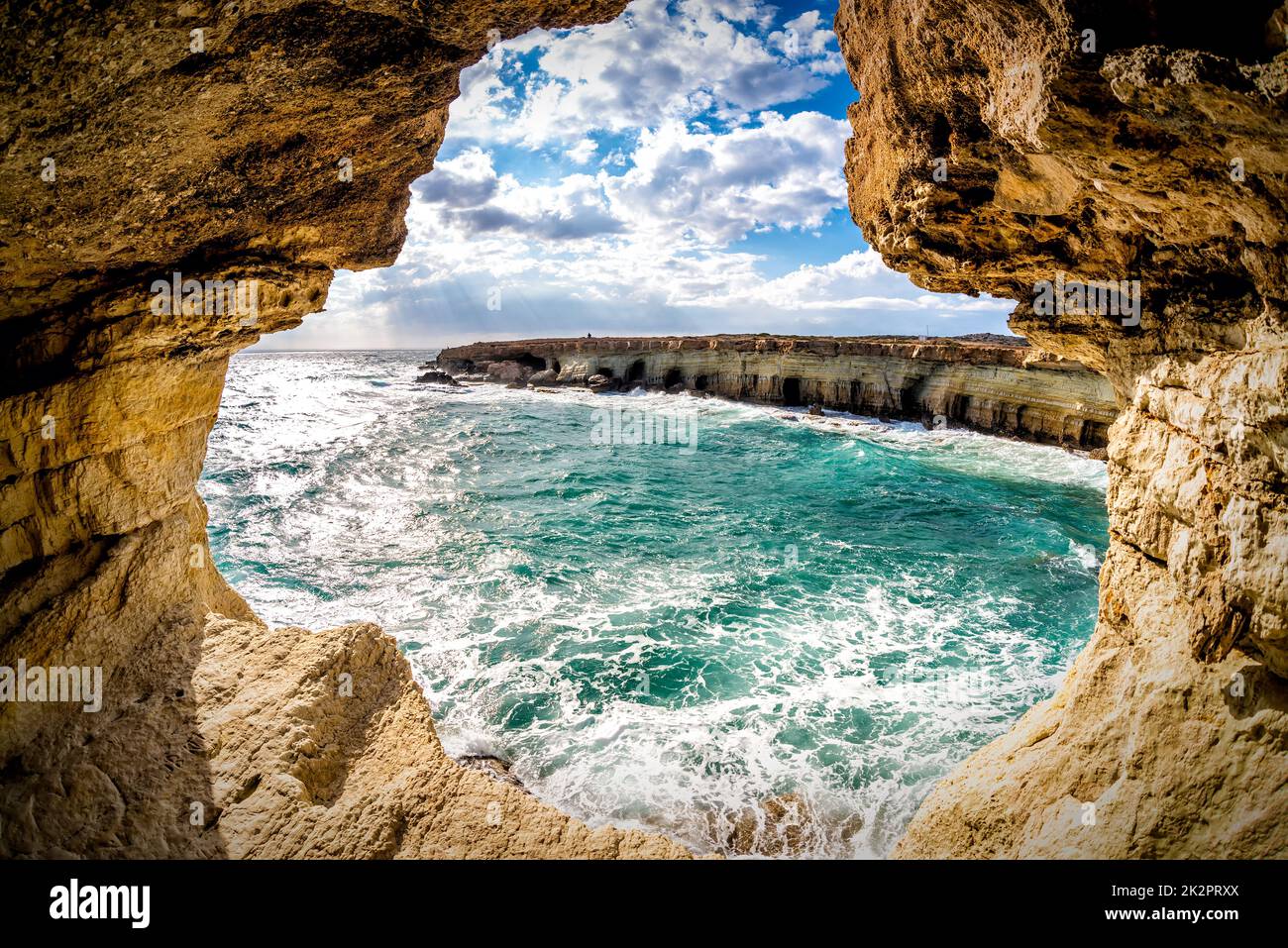 Meereshöhlen in der Nähe von Ayia Napa. Bezirk Famagusta, Zypern Stockfoto