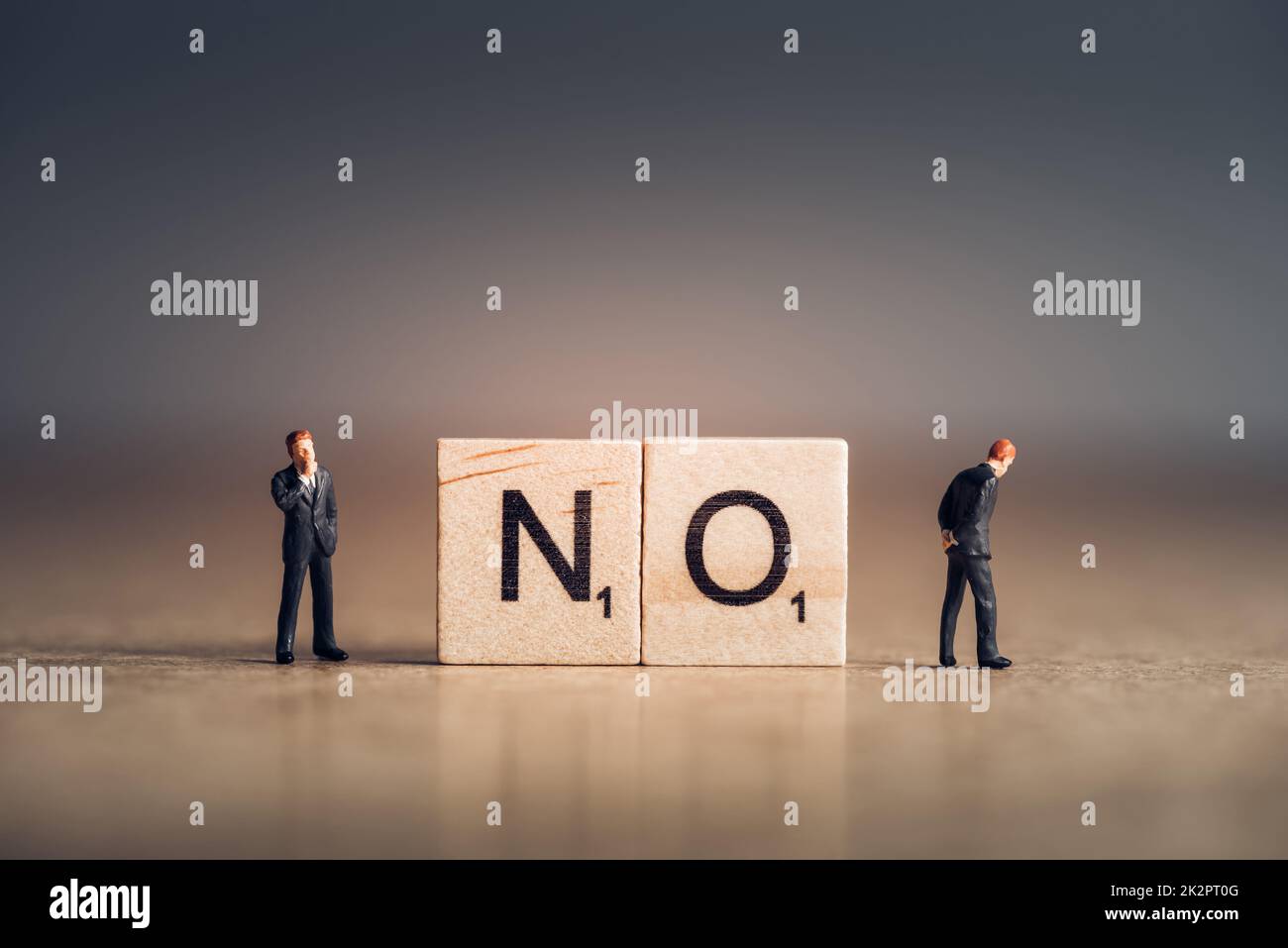 Holzfliesen mit Buchstaben, die das Wort "Nein" ausdrücken Geschäftskonzept Stockfoto