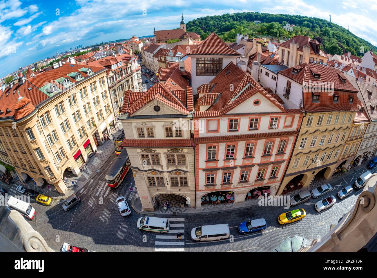 Blick auf Malostranske namesti von der Spitze der St. Nicolas Kirche Stockfoto