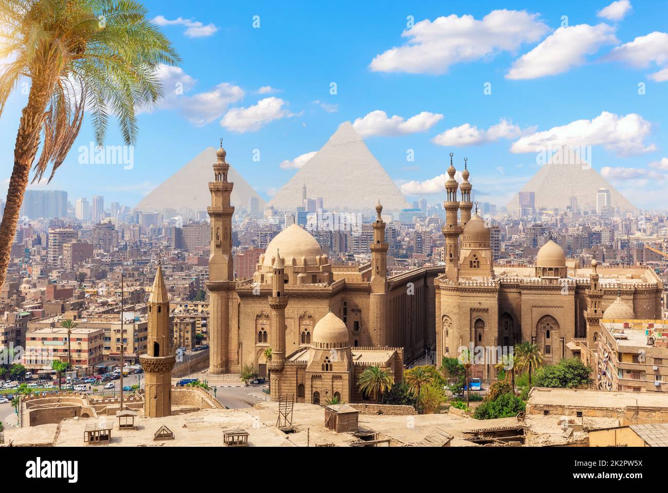 Moschee und Madrasa von Sultan Hasan, Blick von der Zitadelle von Kairo, Ägypten Stockfoto