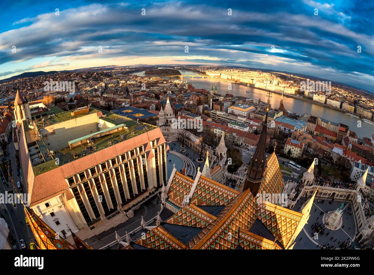 Budapest und die Donau aus der Sicht des Matthias-Kirchturms. Budapest, Ungarn Stockfoto