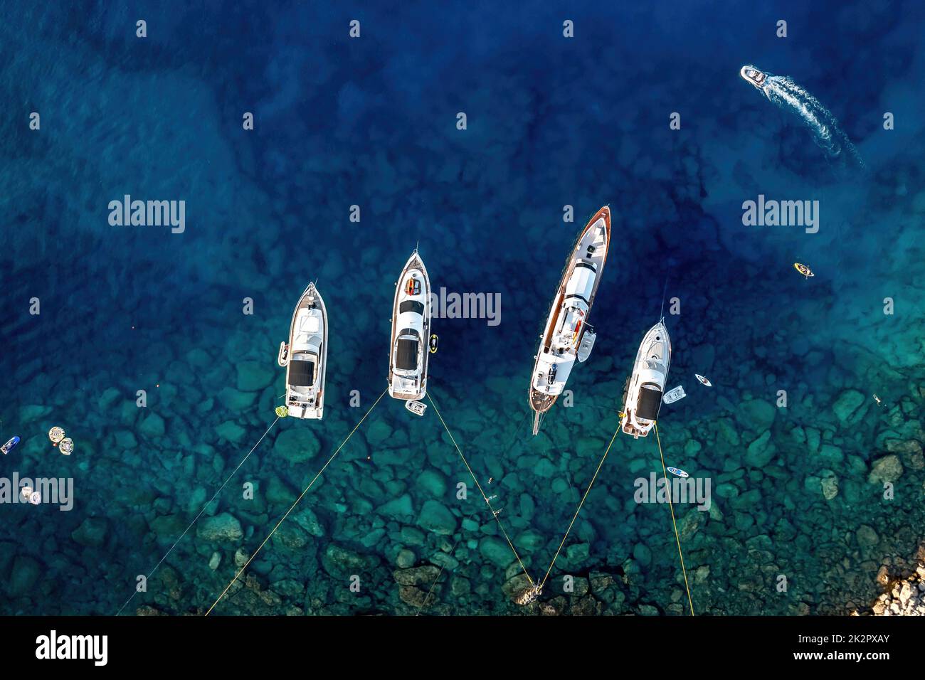Overhead von Yachten im Mittelmeer Stockfoto