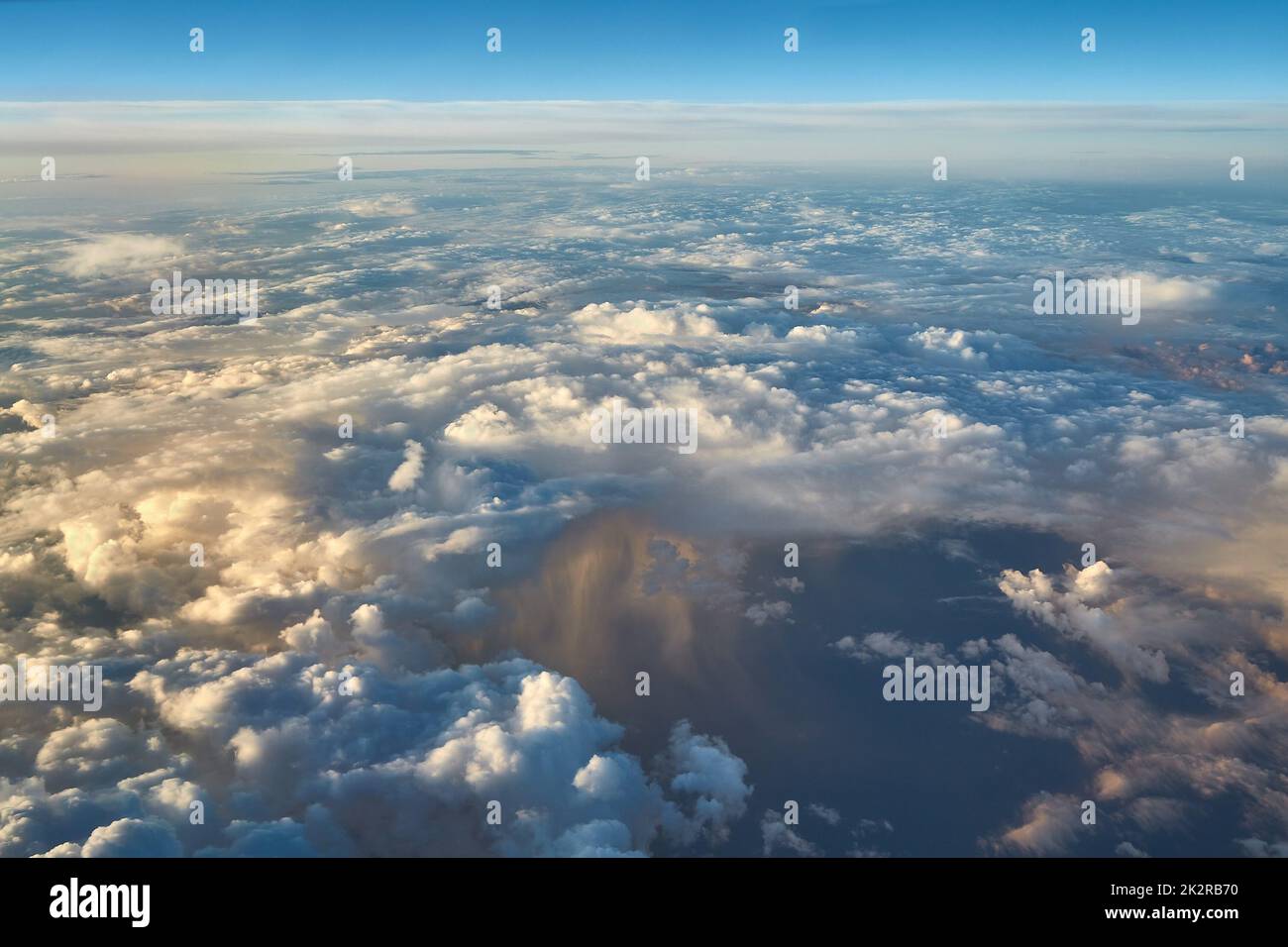 Wolken und Sturm von oben Stockfoto
