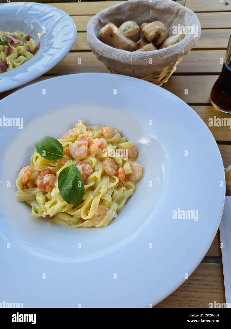 Pasta mit Shrimp-Scampi Stockfoto