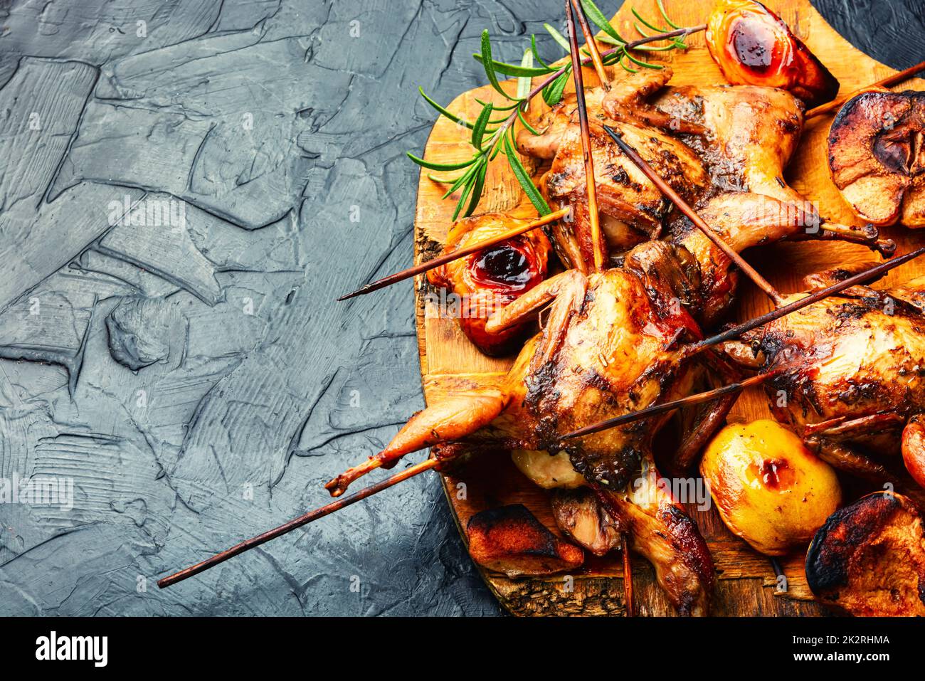 Gegrillt mit Obstwachtel Stockfoto