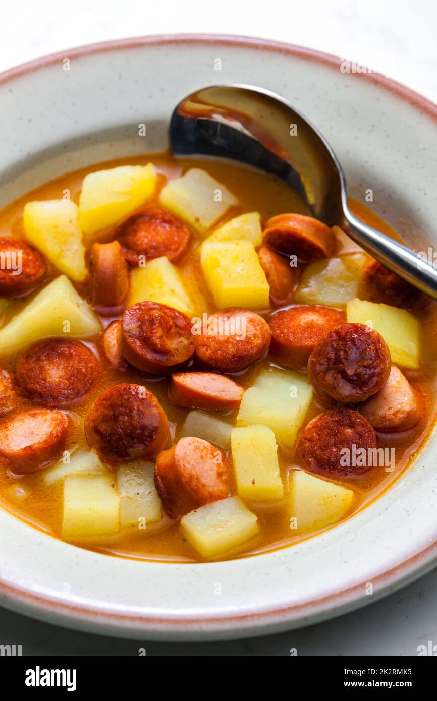Gulasch mt kartoffeln -Fotos und -Bildmaterial in hoher Auflösung – Alamy