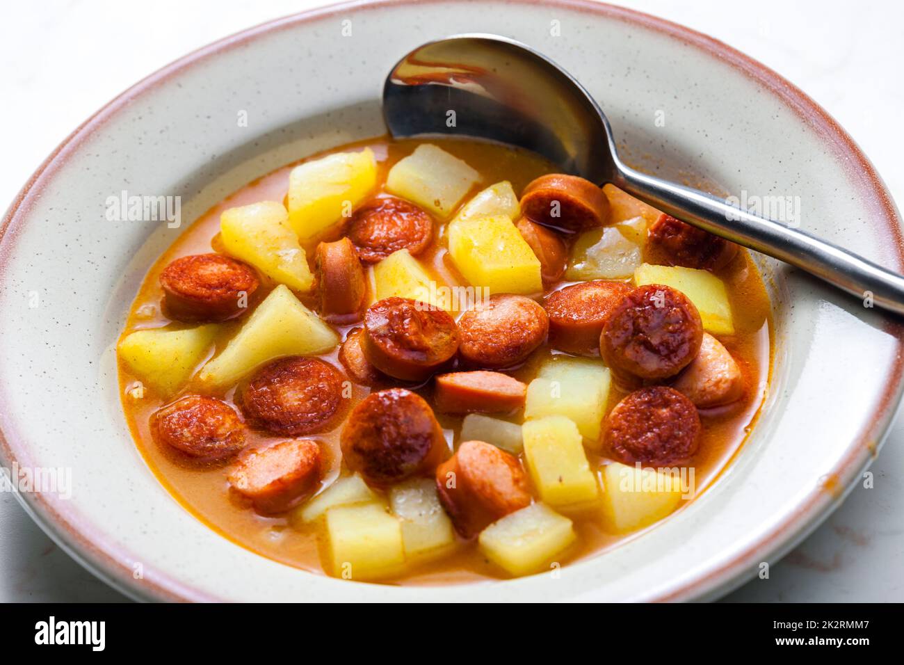 Gulasch mt kartoffeln -Fotos und -Bildmaterial in hoher Auflösung – Alamy