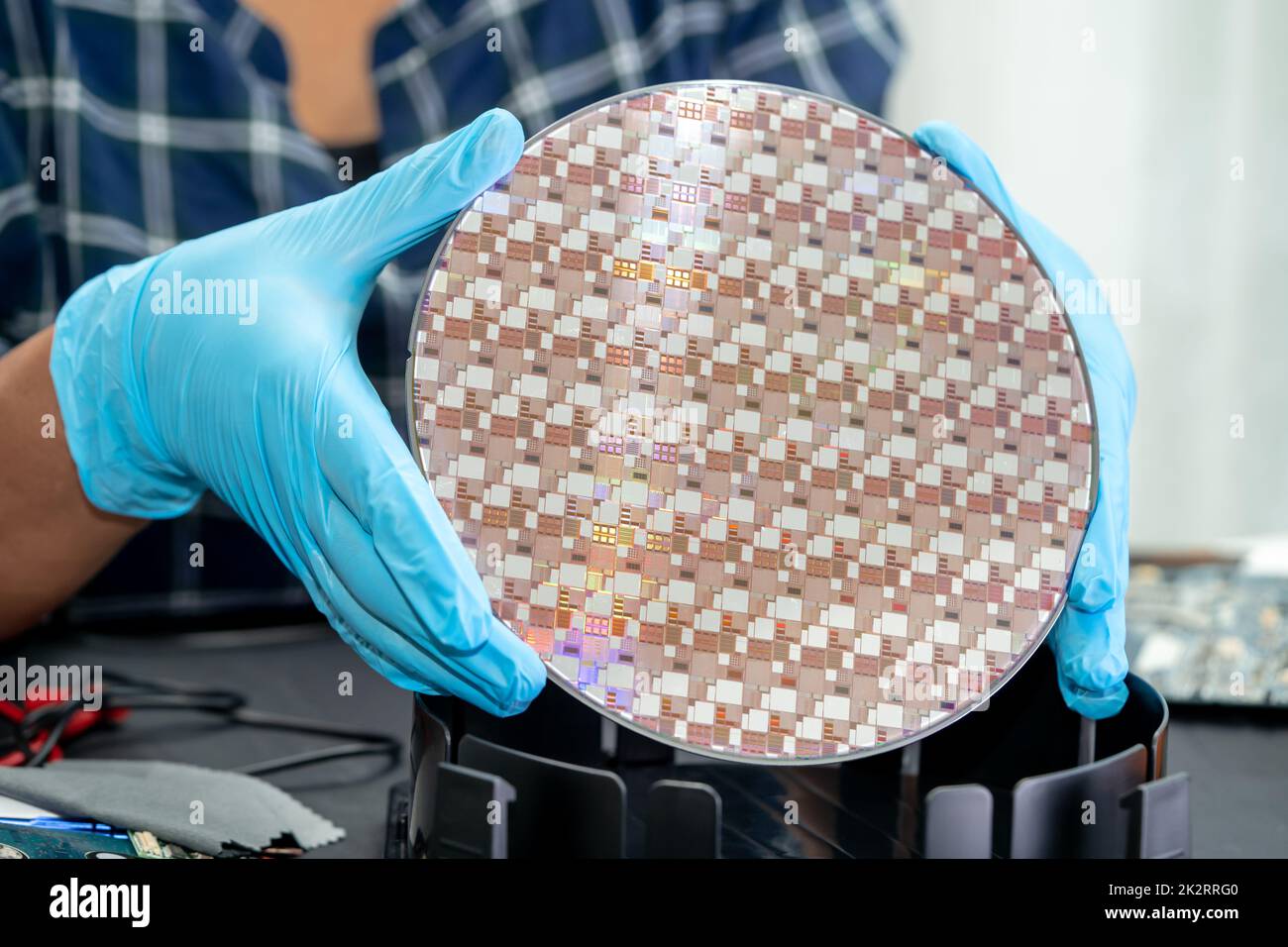 Siliziumwafer für die Herstellung von Halbleitern von integrierten Schaltkreisen. Stockfoto