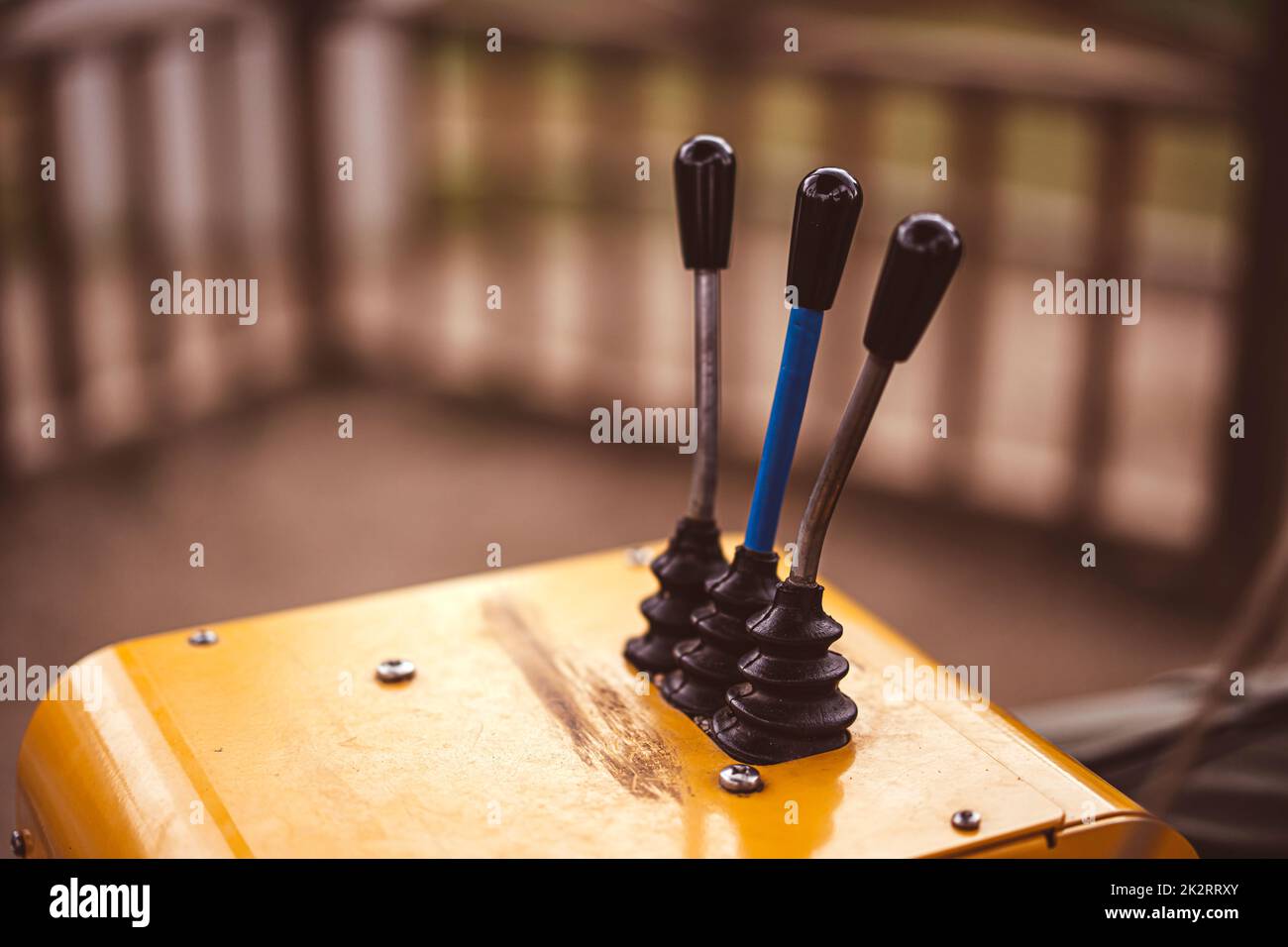 Bedienhebelschalter des Kranfahrzeugs Stockfoto