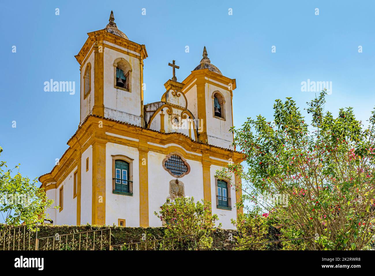Historische Kirche im Kolonialstil in Ouro Preto Stockfoto