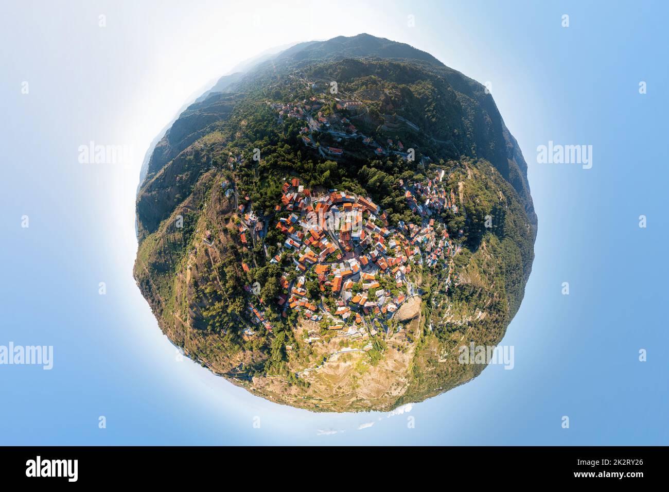 Luftaufnahme des Dorfes Foini. Limassol District, Zypern. Kugelförmiges Panorama Stockfoto