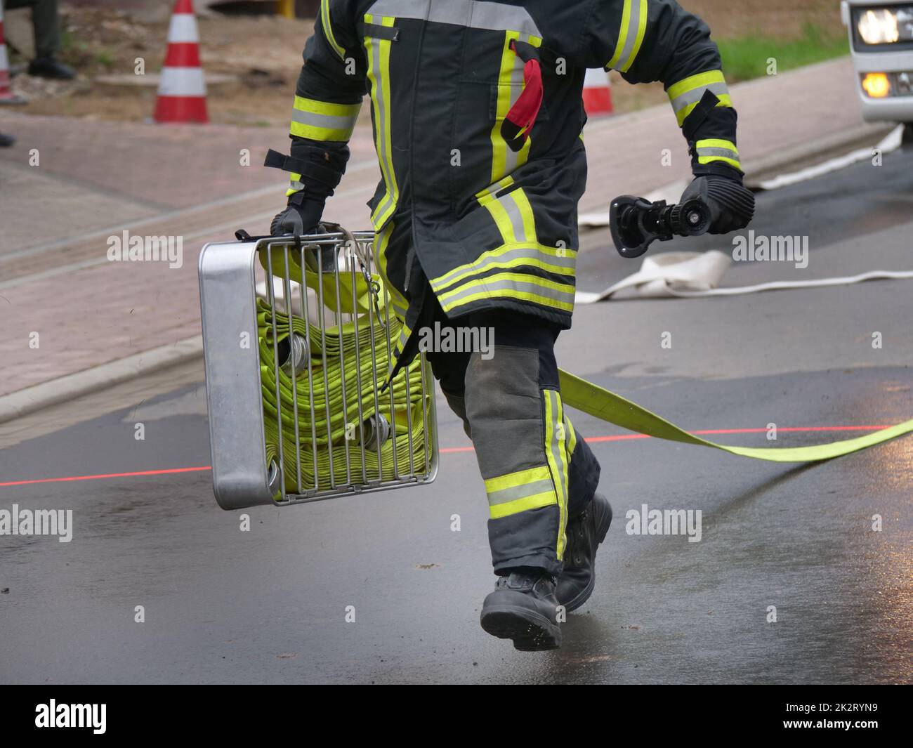 Feuerwehr Deutschland in verschiedenen Aktionen als symbolisches Bild. Stockfoto