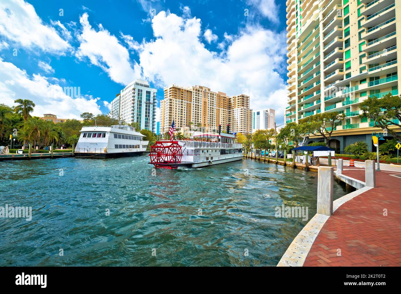 Blick auf das Hafengebiet von Fort Lauderdale und das Touristenboot Stockfoto