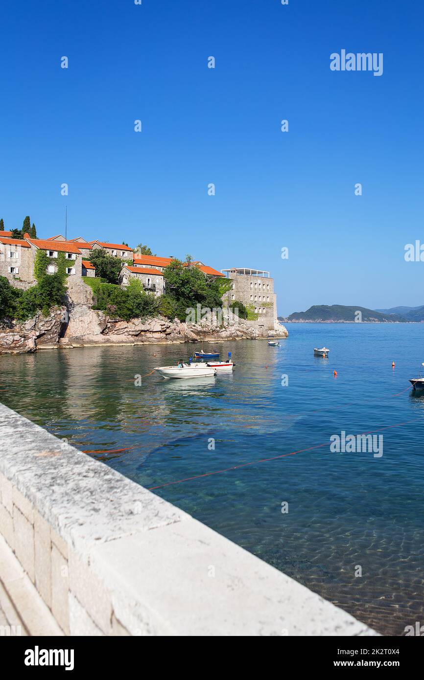 Berühmtes architektonisches Denkmal des Inselresorts St. Stephen St. Stephen in der Adria, Montenegro. Der Begriff der Erholung auf See. Stockfoto