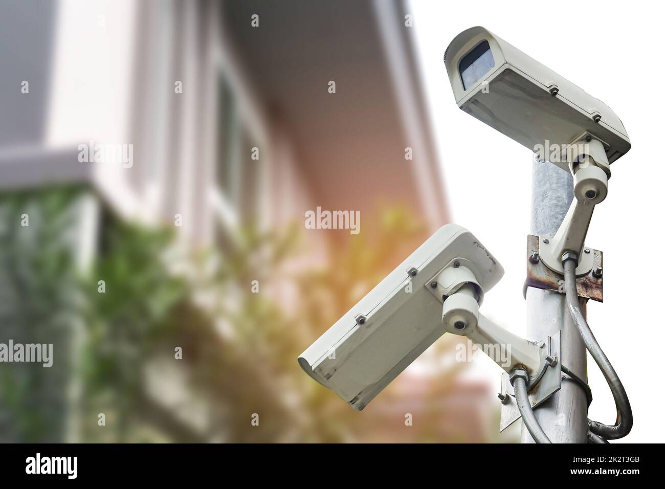 CCTV Closed Circuit Kamera, TV-Überwachung im Haus Dorf Gebäude Bau, Sicherheitssystem Konzept. Stockfoto