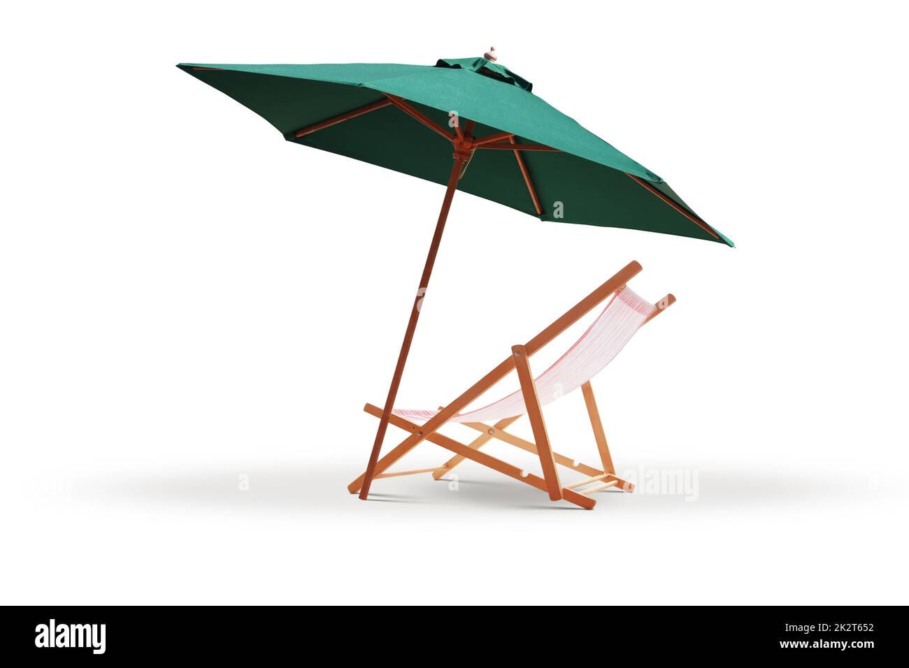 Entspannen Sie sich am tropischen Strand in der Sonne auf Liegestühlen. Stockfoto