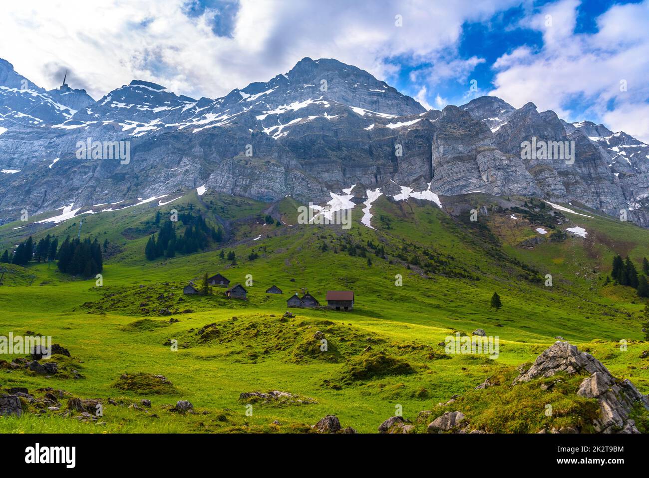 Alpengebirge und Felder, Schoenengrund, Hinterland, Appenzell Stockfoto