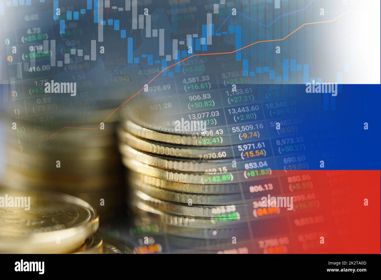 Aktienmarkt Investment Trading Finanz-, Münze und Russland Flagge oder Forex für die Analyse Gewinn Finanzierung Geschäft Trend Daten Hintergrund. Stockfoto