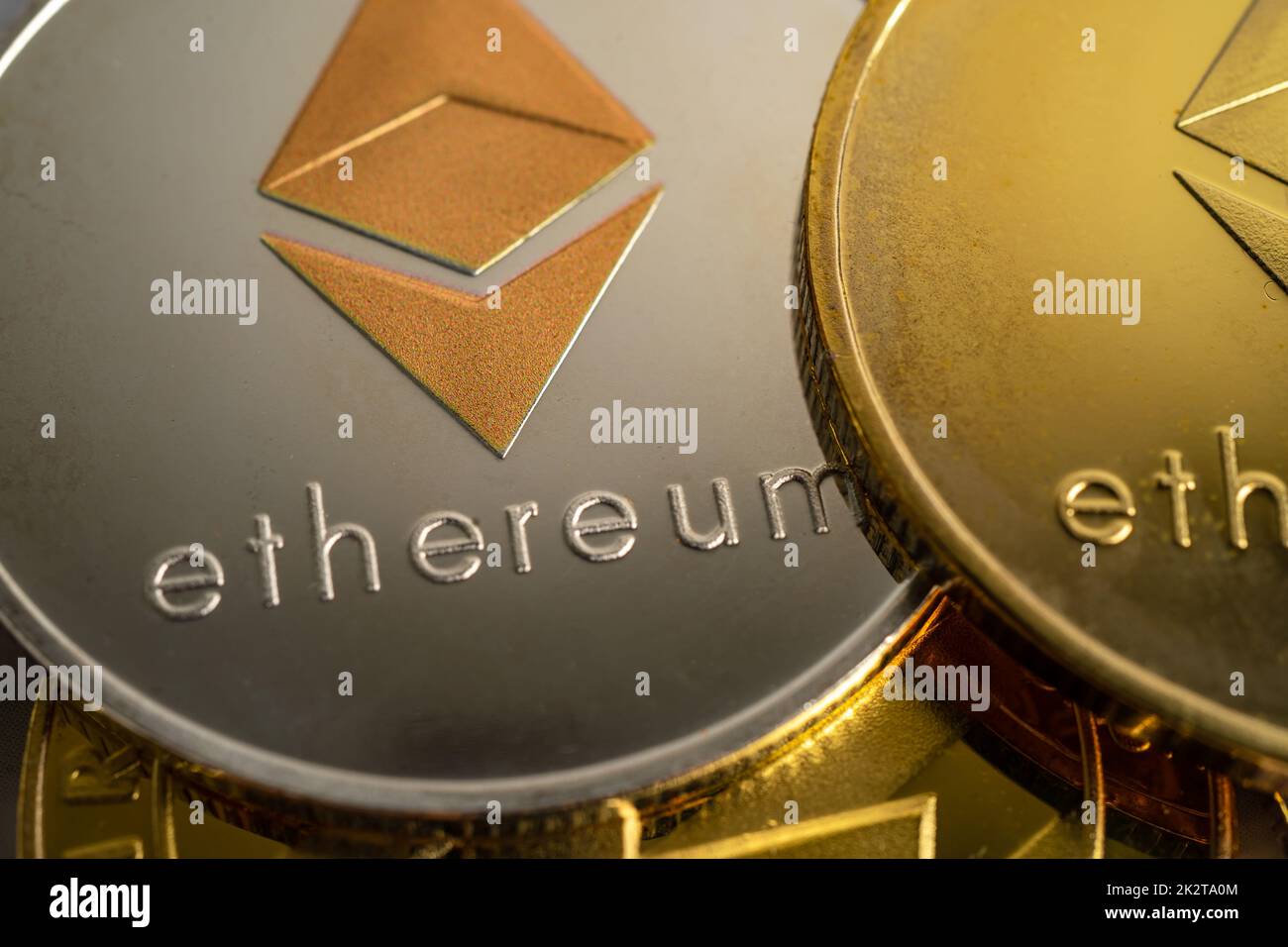 Gold ethereum oder elektronische weltweit tauschen virtuelles Geld, Blockchain, Kryptowährung Online-Konzept. Stockfoto