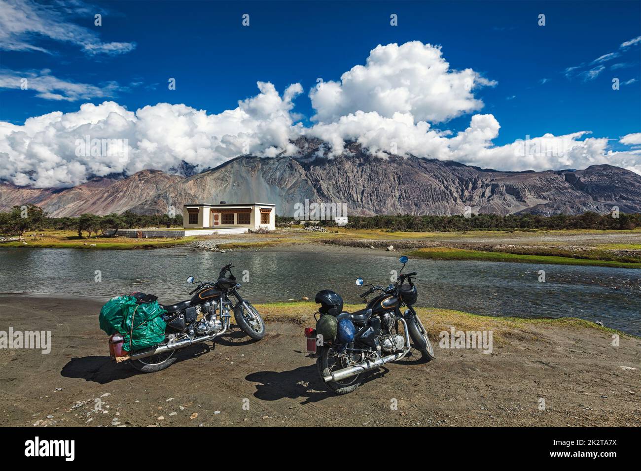 Zwei Fahrräder im Himalaya. Ladakh, Indien Stockfoto