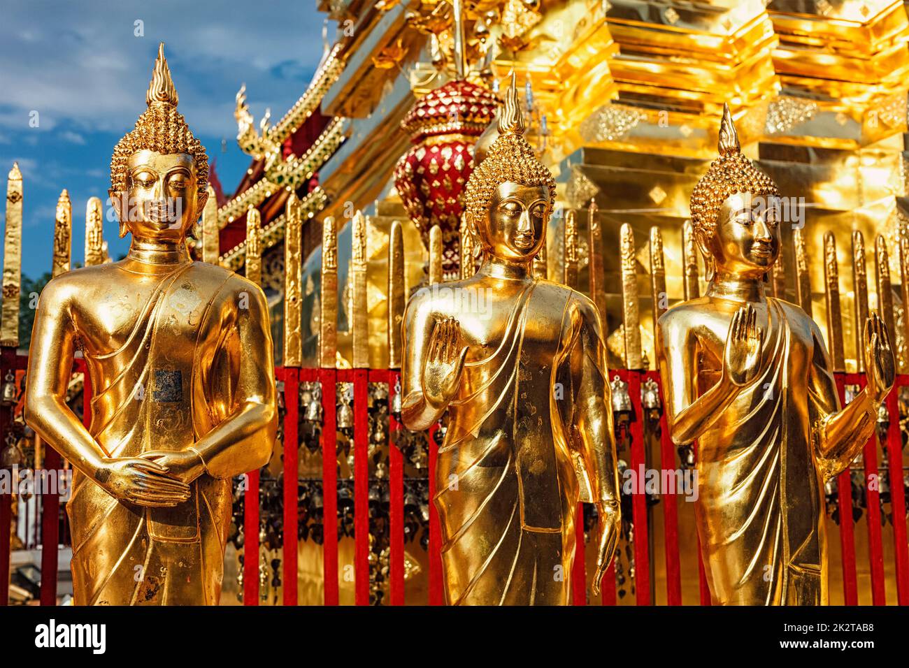 Goldene Buddhastatuen im Wat Phra, die Doi Suthep Stockfoto