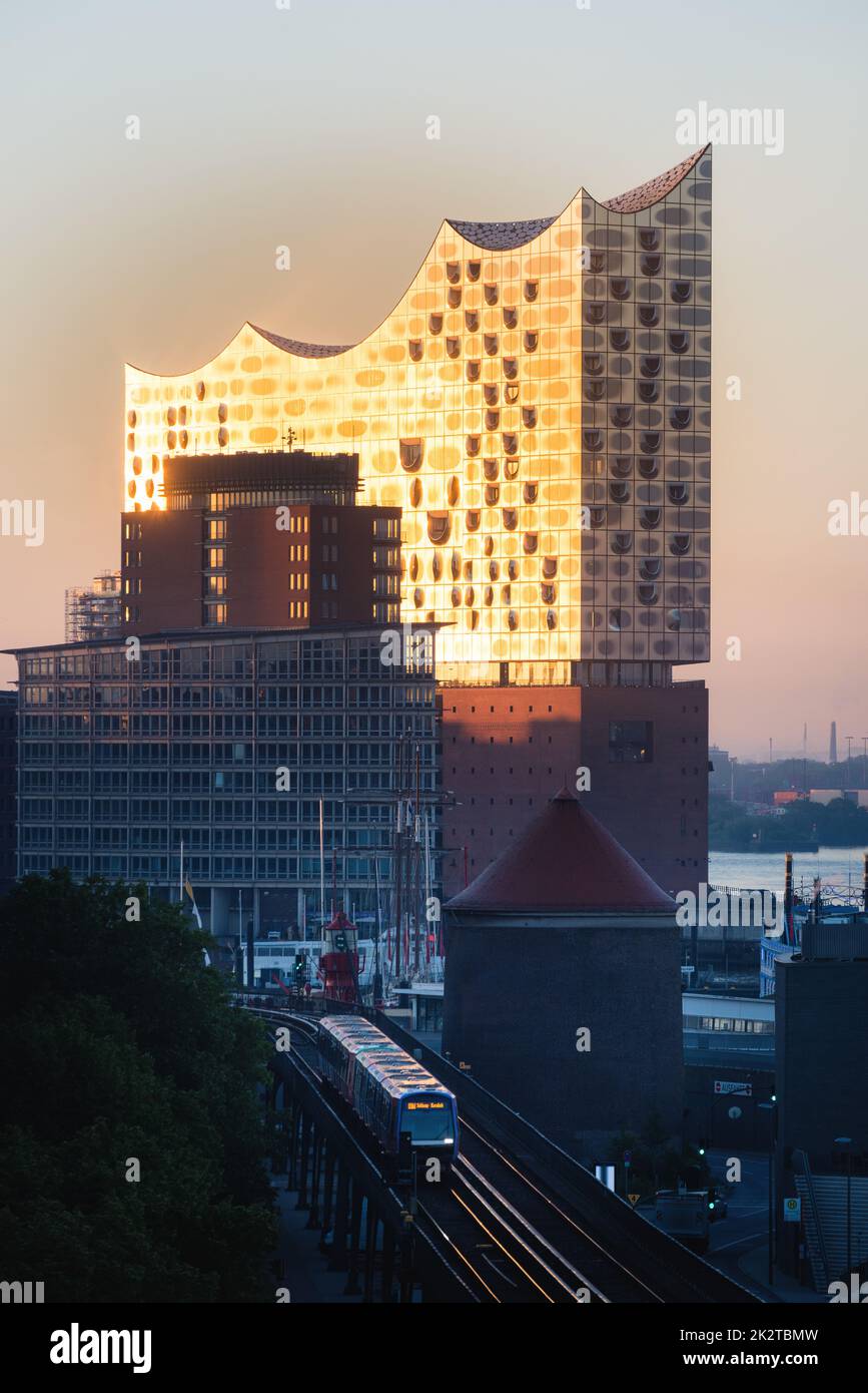 Die Elbphilharmonie oder die Elbphilharmonie, Konzertsaal im Stadtteil HafenCity Hamburg, Deutschland Stockfoto