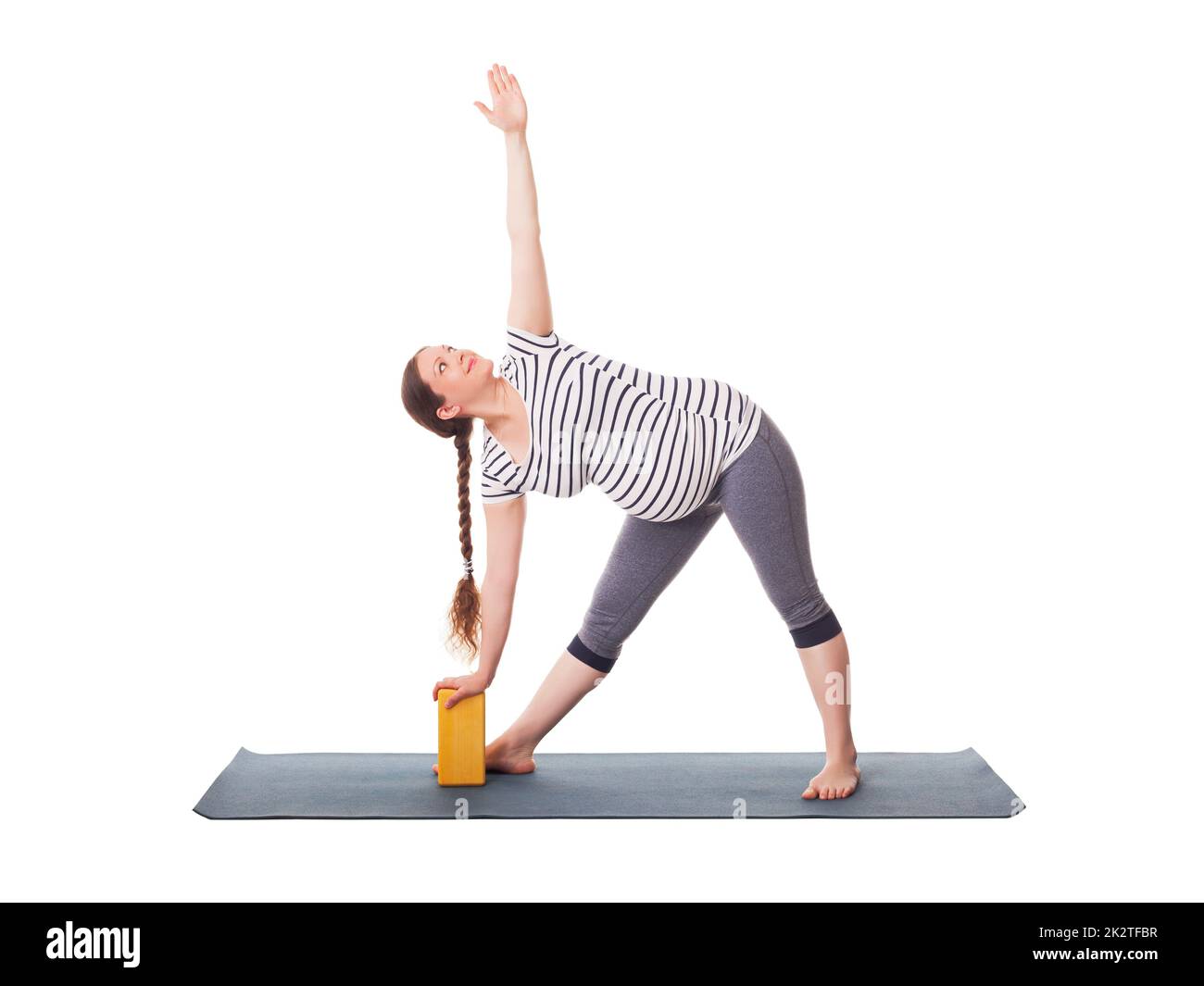 Schwangere Frau tun Yoga Asana Utthita trikonasana Stockfoto