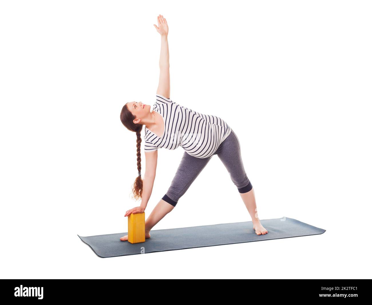 Schwangere Frau tun Yoga Asana Utthita trikonasana Stockfoto