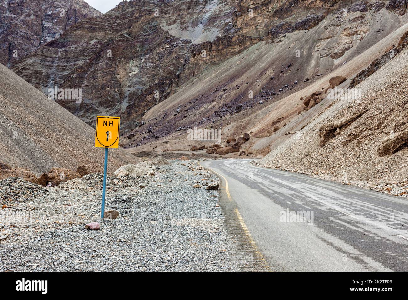 Srinagar-Leh Nationalstraße NH-1 im Himalaya. Ladakh, Indien Stockfoto