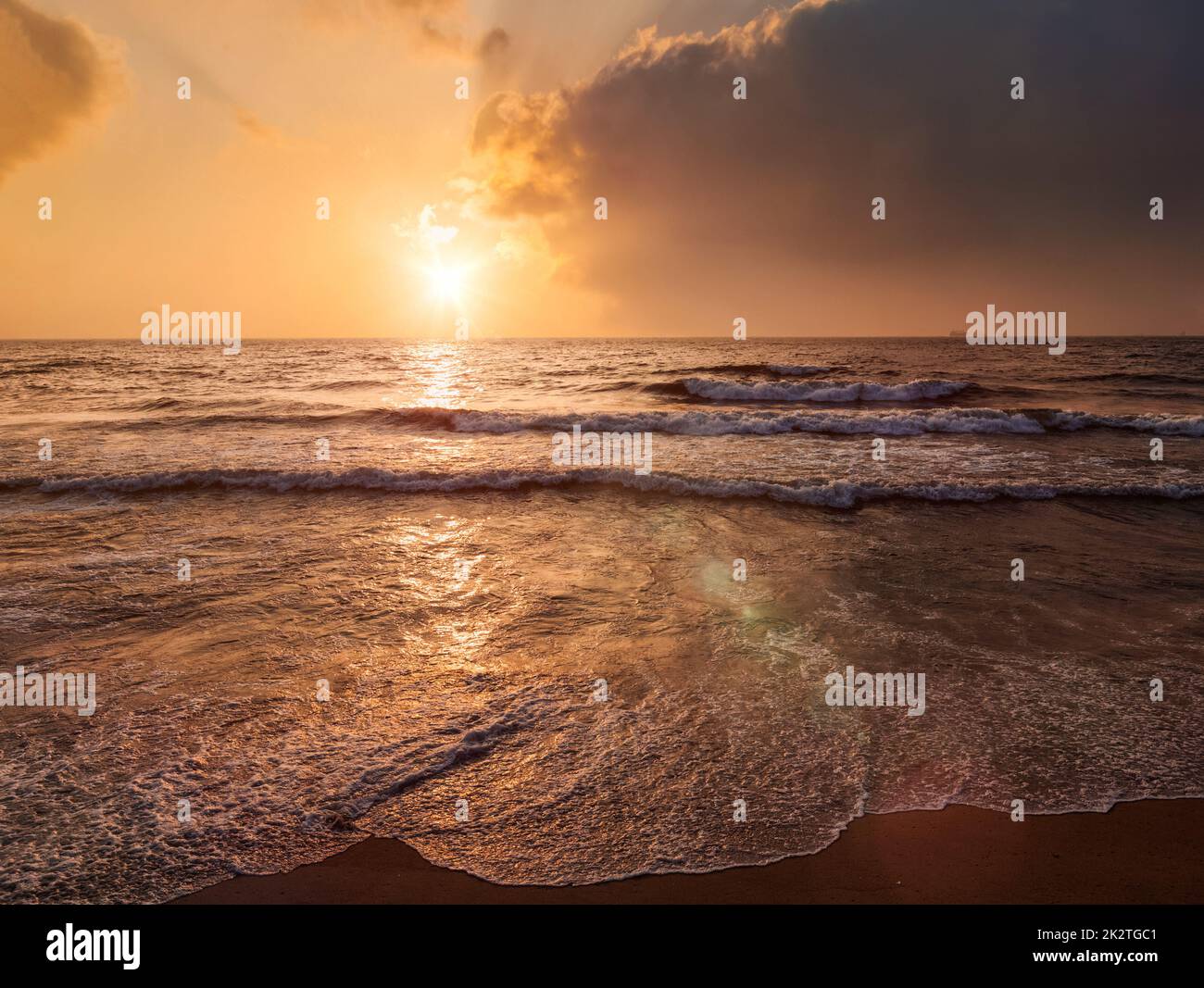 Tropischen Urlaub Hintergrund - Ozean Meer Sonnenaufgang Stockfoto