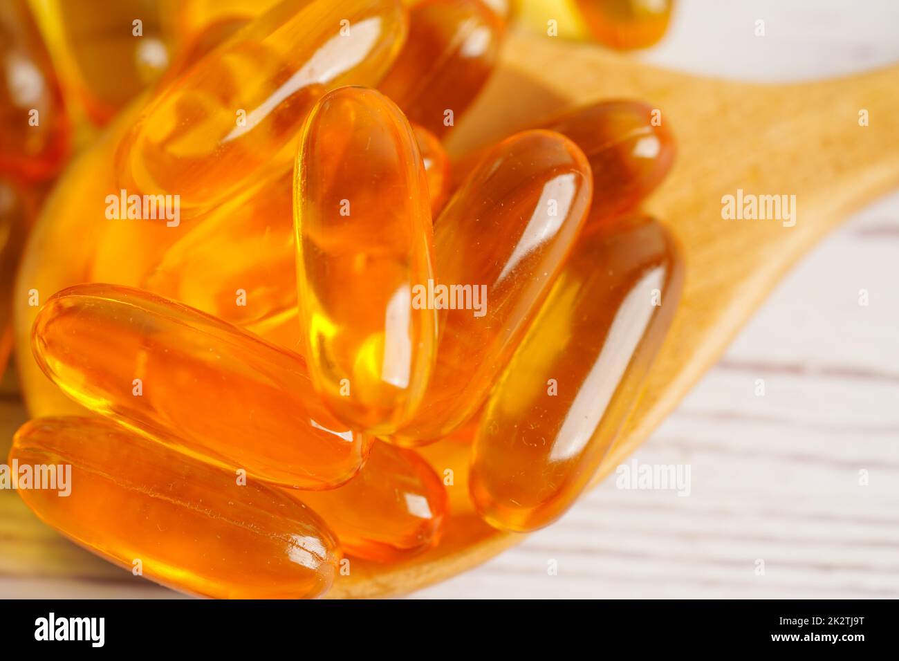 Fischöl oder Cod Lebergel in Kapseln mit Omega-3-Vitaminen, gesunde Zusatznahrung Stockfoto